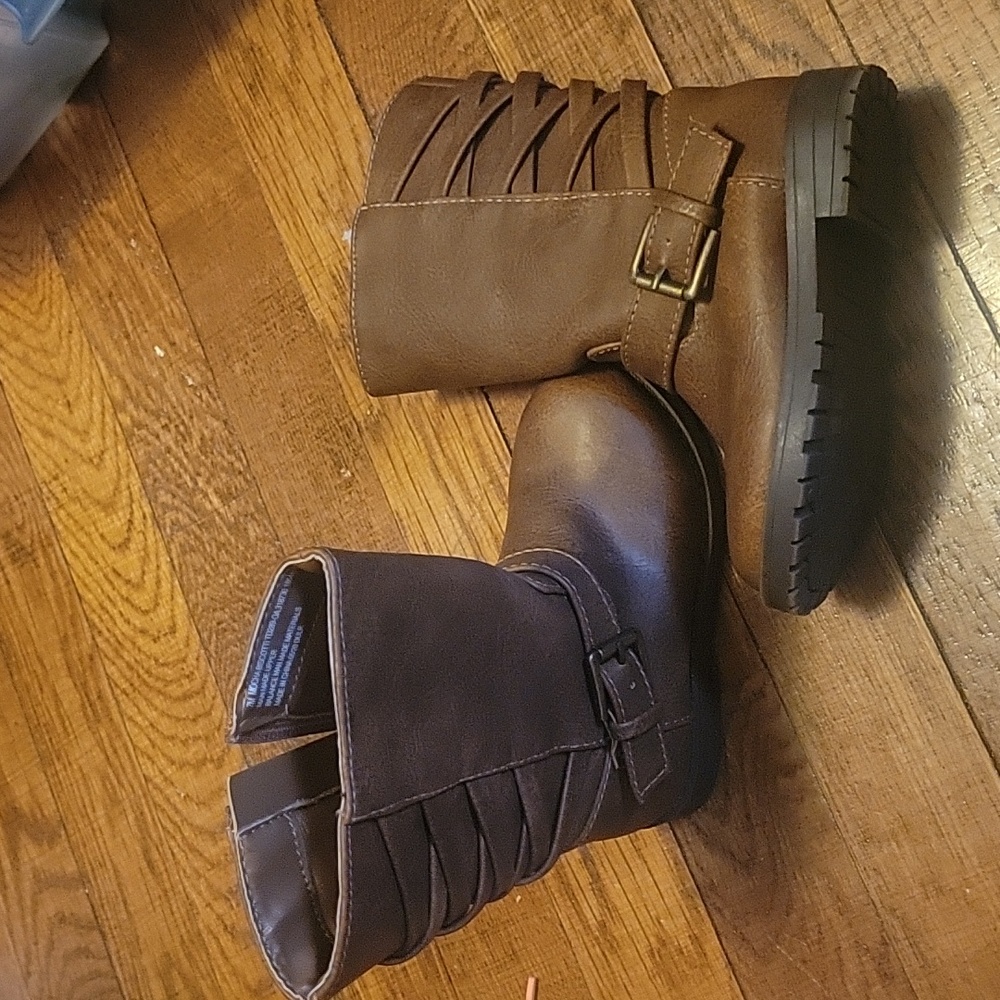 Girls ridding boots